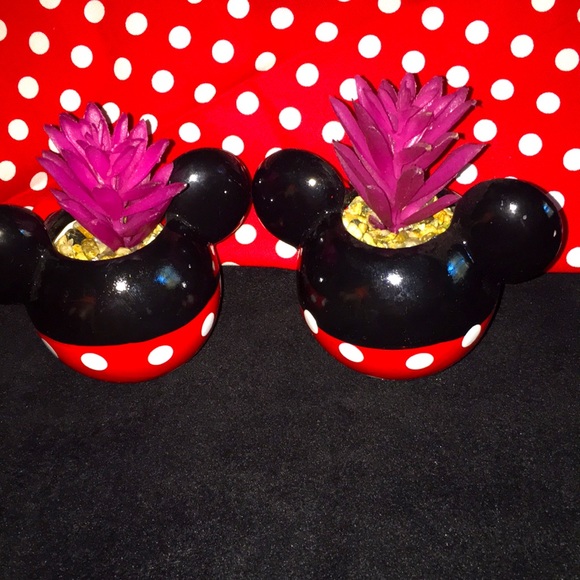 New Mickey and Minnie Mini Planters with Artificial plants - Picture 7 of 7